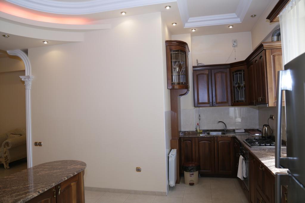 Vip Apartment Next To Republic Square Yerevan Exterior photo